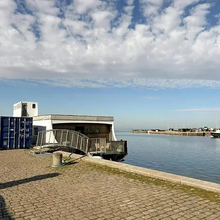 Converted Island Ferry With Sea Access In Stege بيت للعطل *