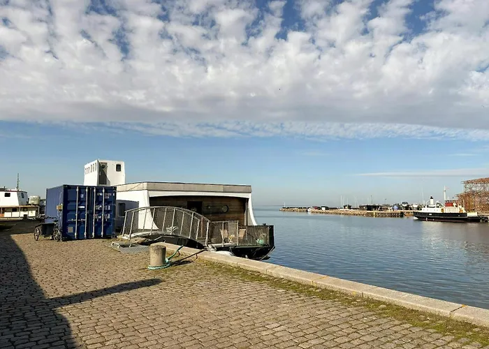 Converted Island Ferry With Sea Access In Stege بيت للعطل *