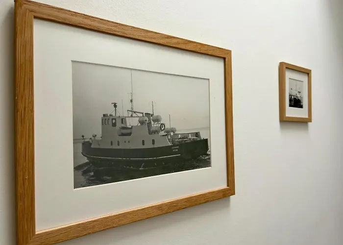 Feriehus Converted Island Ferry With Sea Access In Stege *